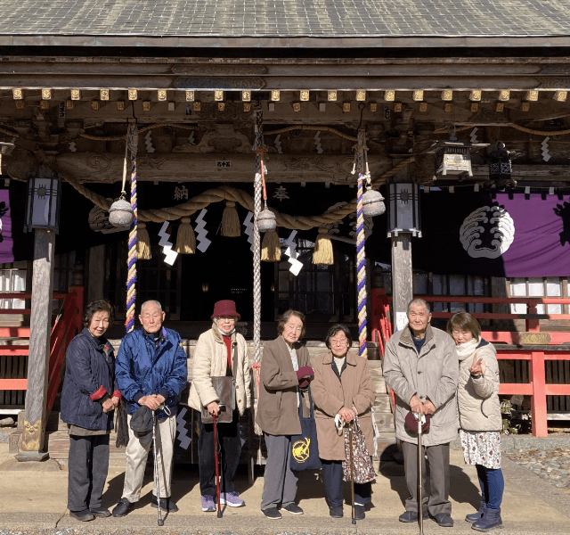 近所の神社に初詣に行きました。